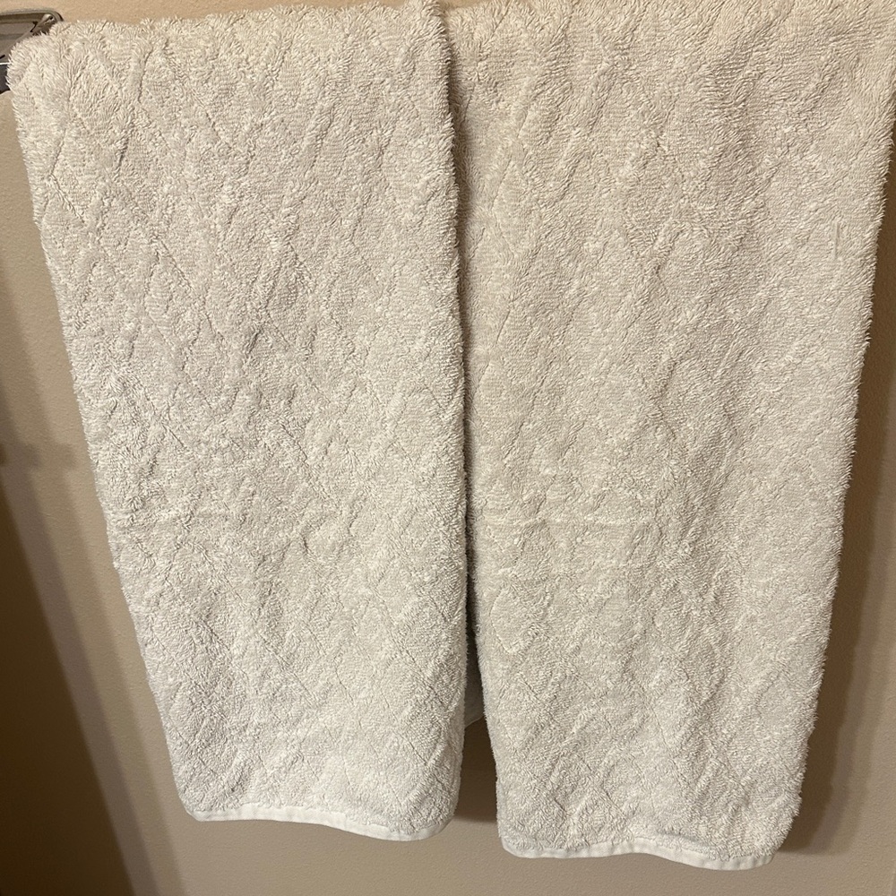 Southern Living Soft White Bath Towels